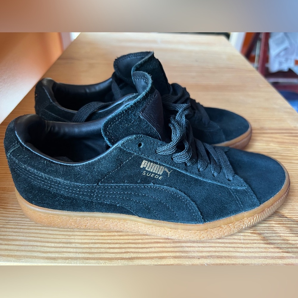 Puma Black Suede Gum Sneaker Women’s Size 6.5(Men’s 5)